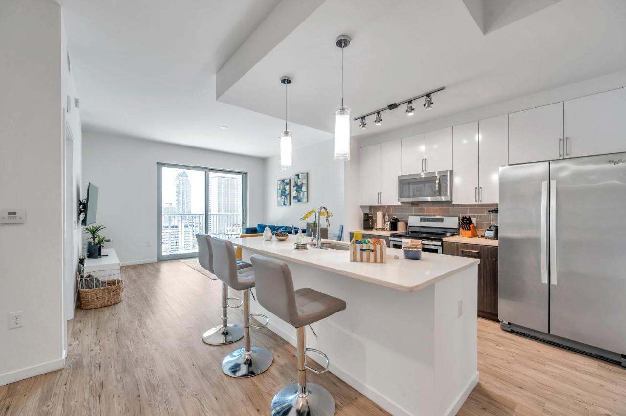 Luxury 1 Bedroom With Den Downtown Tampa Apt - City Views, Rooftop Pool, Workspace Bagian luar foto
