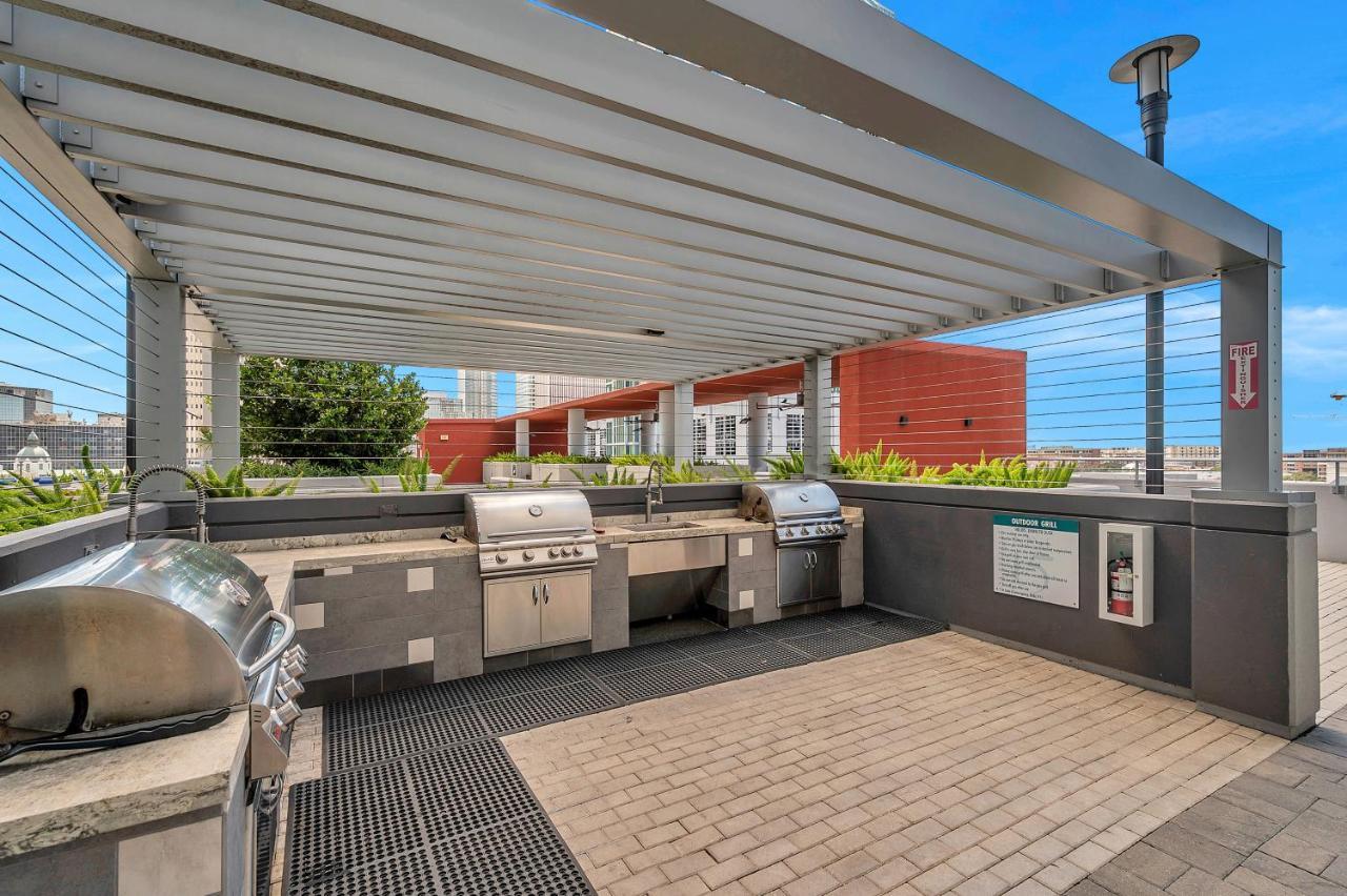 Luxury 1 Bedroom With Den Downtown Tampa Apt - City Views, Rooftop Pool, Workspace Bagian luar foto