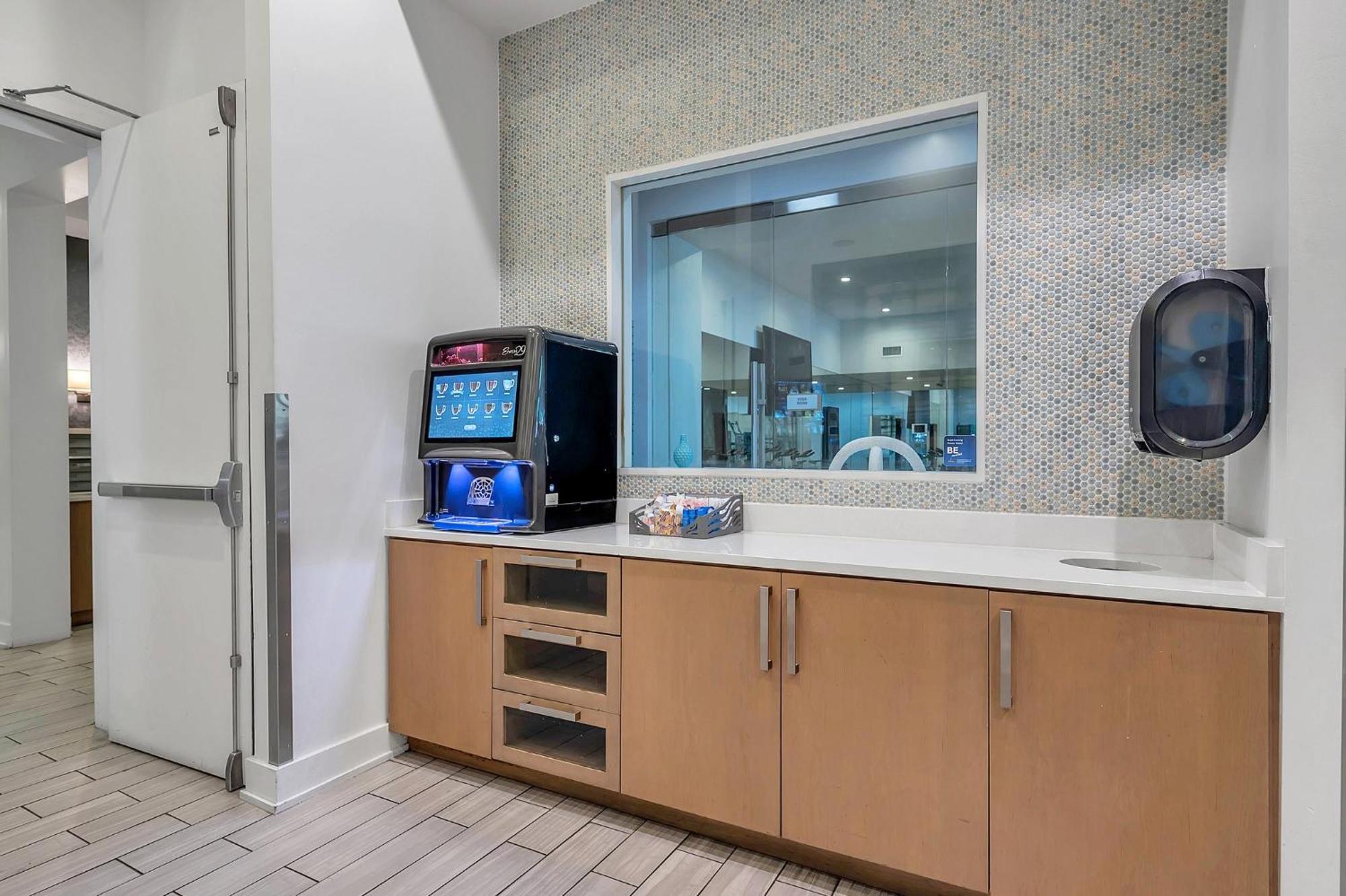Luxury 1 Bedroom With Den Downtown Tampa Apt - City Views, Rooftop Pool, Workspace Bagian luar foto