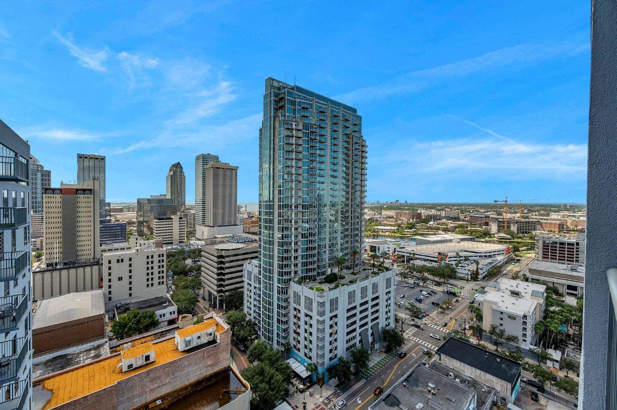 Luxury 1 Bedroom With Den Downtown Tampa Apt - City Views, Rooftop Pool, Workspace Bagian luar foto