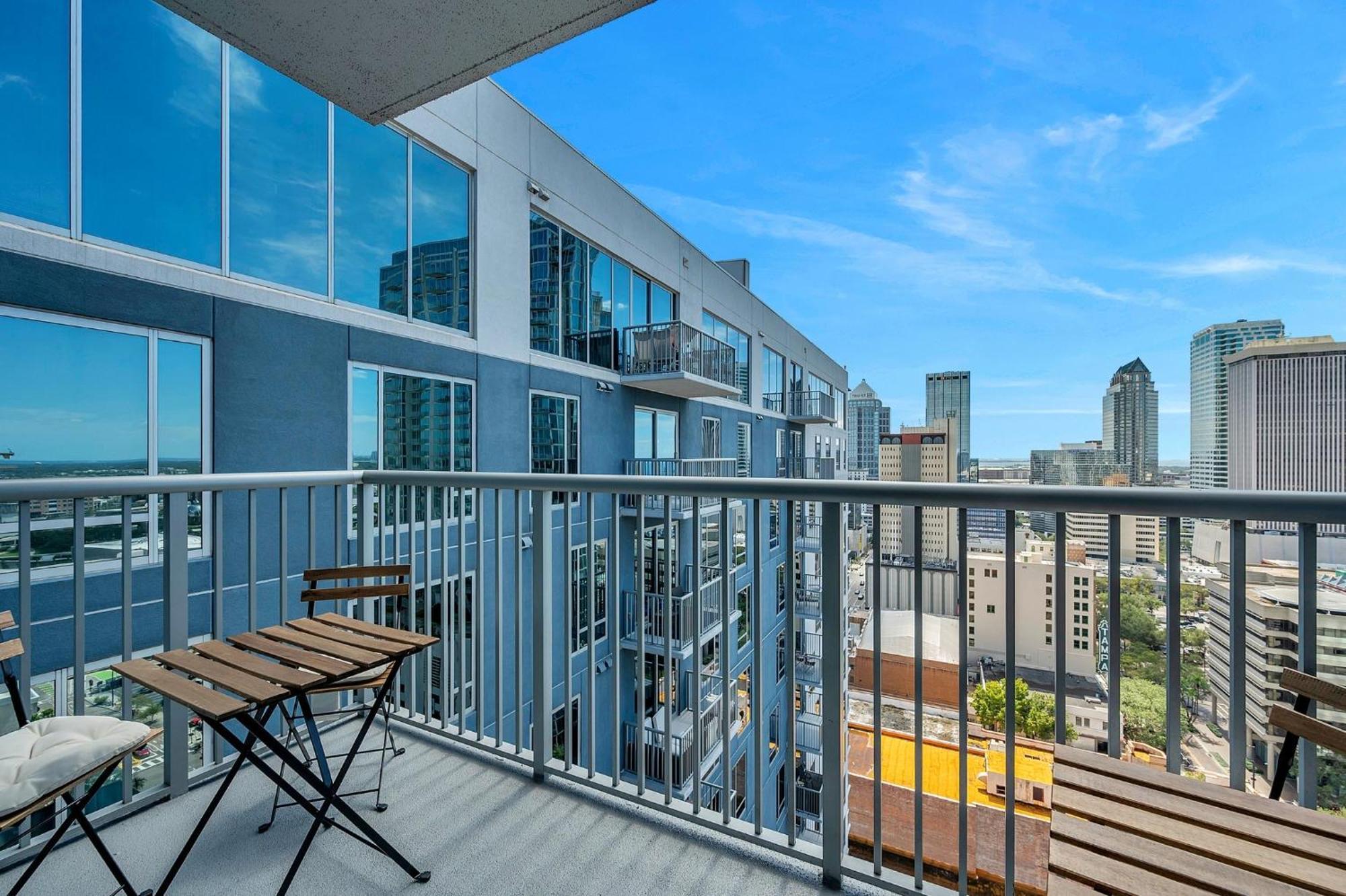 Luxury 1 Bedroom With Den Downtown Tampa Apt - City Views, Rooftop Pool, Workspace Bagian luar foto